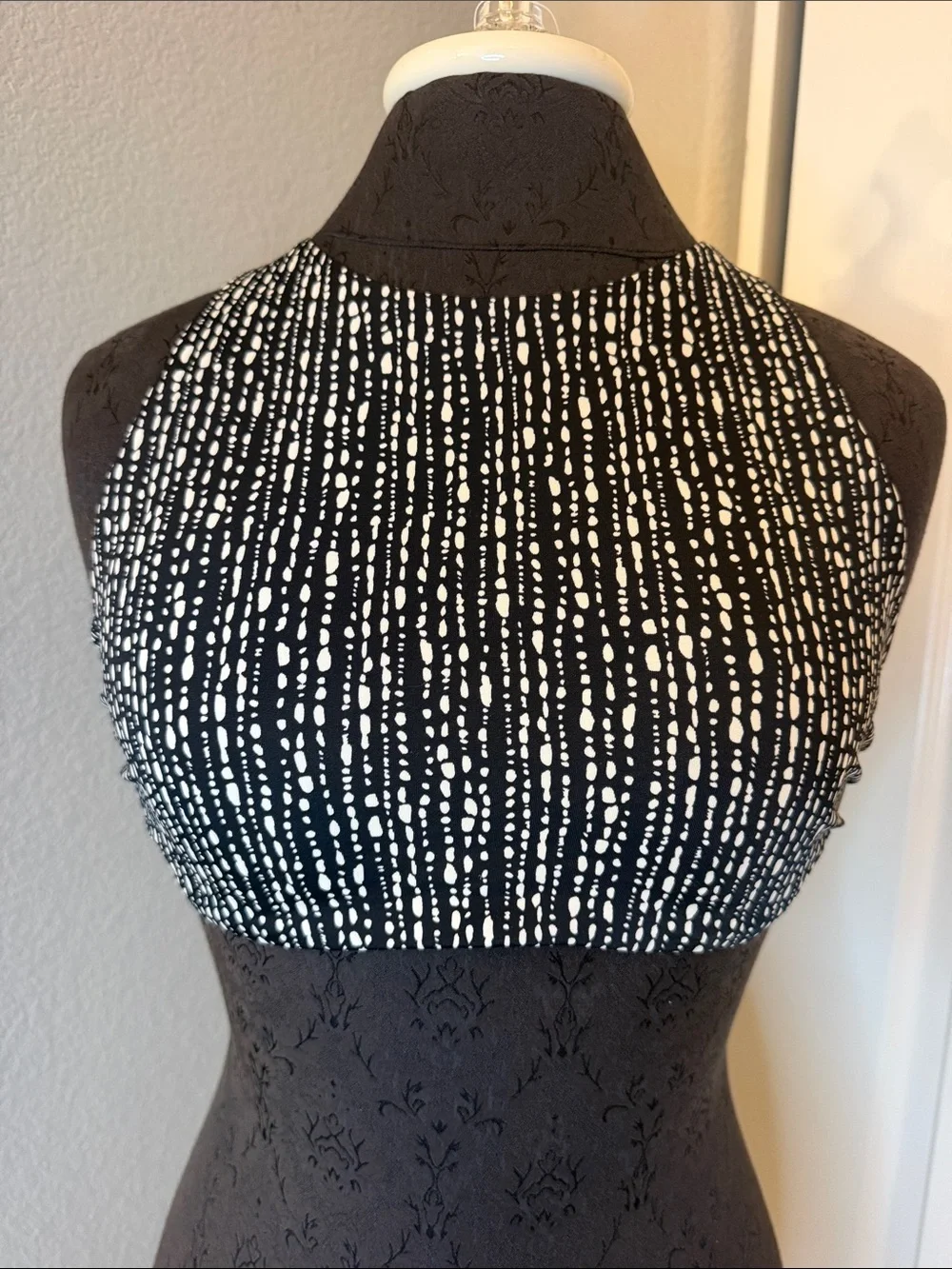 Athleta Maldives Bra Cup Bikini Top Black & White High-Neck Size 34 B/C Swimwear